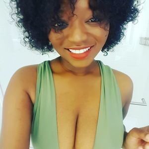 Meet your Posher, Maxlyne